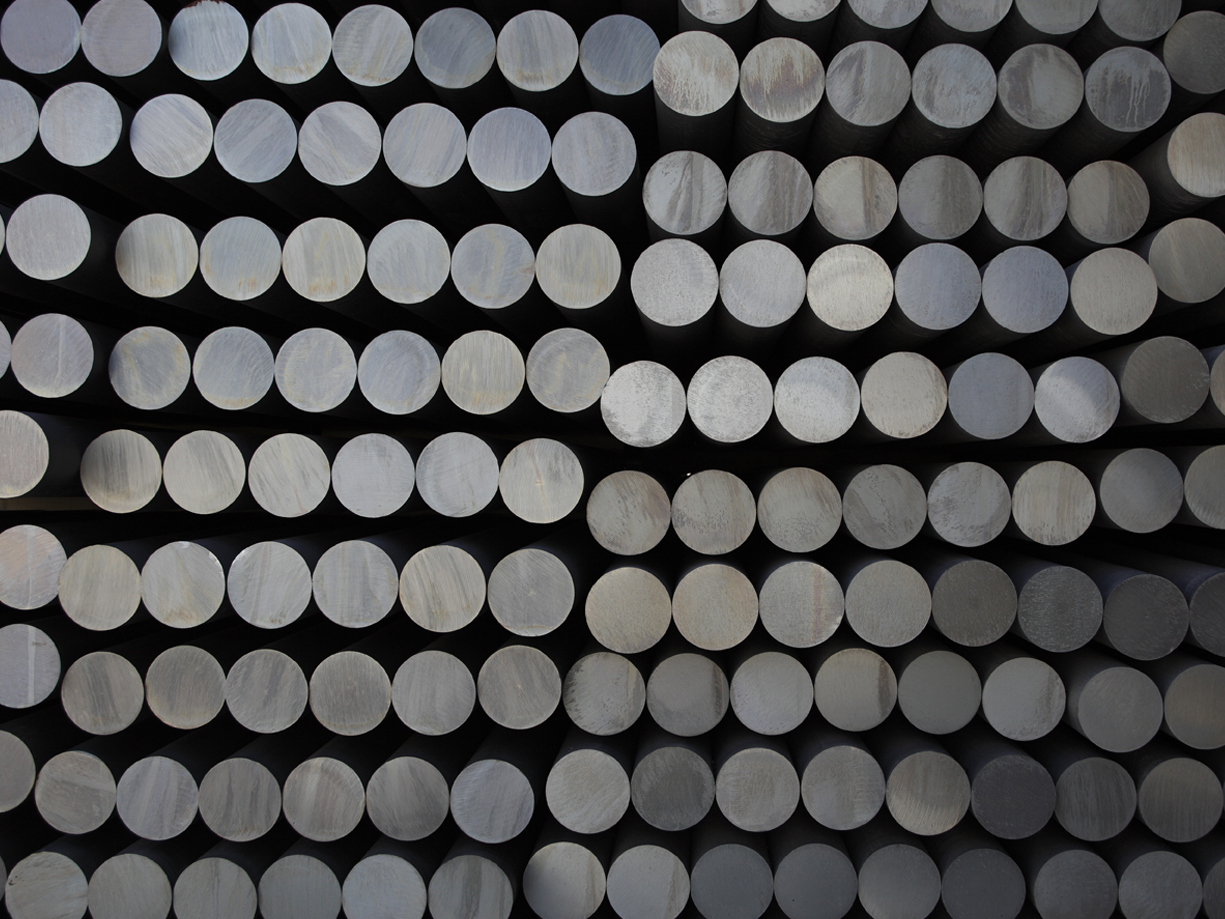 Foto Il Ruolo Fondamentale della Materia Prima nell'Estrusione dell'Alluminio
